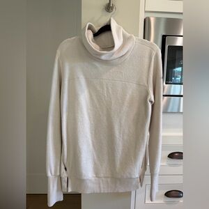 ALO Cozy Ivory Turtleneck Fleece Pullover